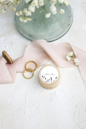Małe drewniane okrągłe pudełko na obrączki Lawenda