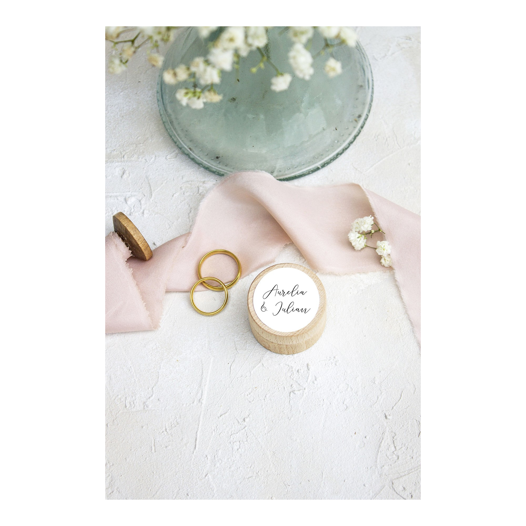 Małe drewniane okrągłe pudełko na obrączki Romantic Caligraphy